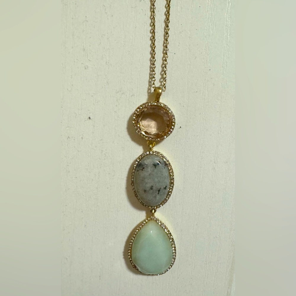 Long necklace with multicolored stones